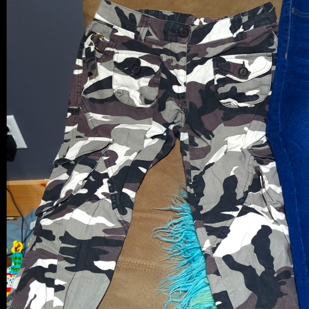 Women's petite capri